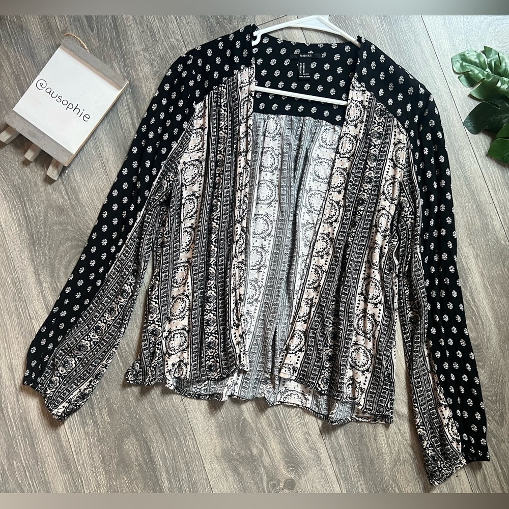 Forever 21 neutral lightweight multipoint open front cardigan. Size M